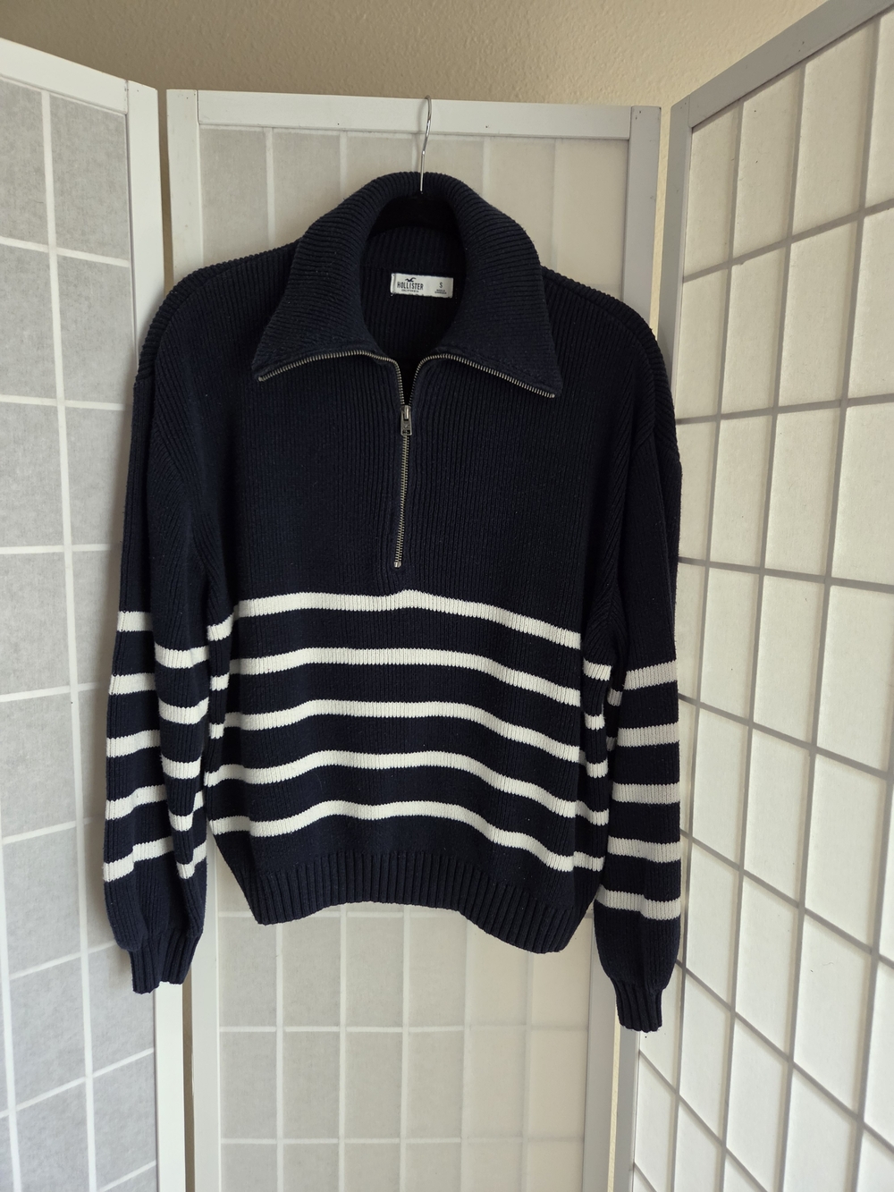 Hollister Striped Half-Zip Navy and White Sweater Small